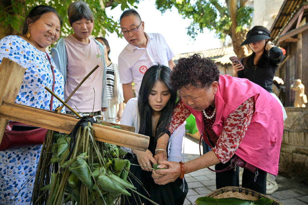品特色美食<strong></p>
<p>特美食
</strong>，賞非遺、民俗展演 端午相約重慶這個(gè)古鎮(zhèn):特美食
